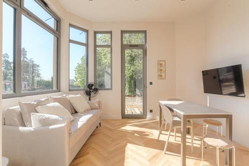 Studio confortable avec terrasse, Ecully