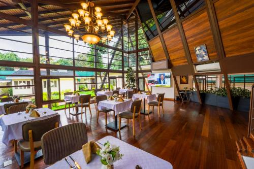 Light Villas Gigiriにあるレストランまたは飲食店