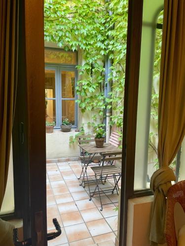 Maison aigues-mortaise dans la cité