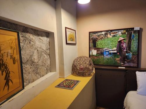 a room with a picture of a person on the wall at Eternal Seaside House in Nangan