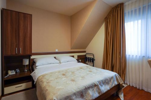 Katil atau katil-katil dalam bilik di Hotel Degenija