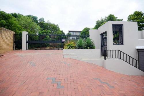 Gallery image of B Shocked Manor - Lux Suites in Cape Town