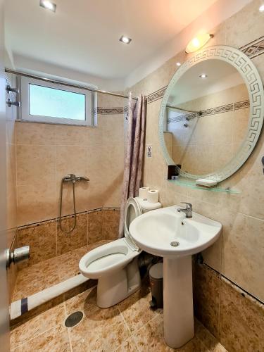Un baño de Glyfa Beach Hotel