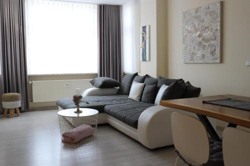 a living room with a couch and a table at Villa am Schwanenteich in Spremberg