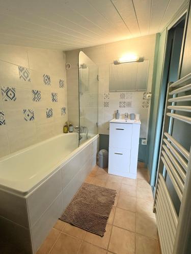 Ένα μπάνιο στο Vue, charme, calme Duplex cosy à 10 min de Lyon