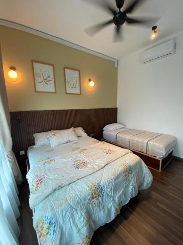 Postel nebo postele na pokoji v ubytování Comfy Stay