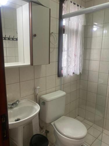 Ванная комната в Condomínio Vila das Gaivotas - 05