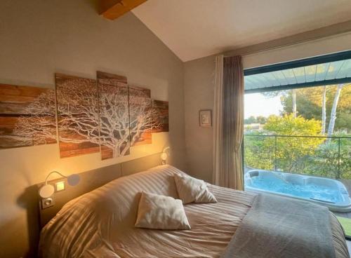 Postel nebo postele na pokoji v ubytování L'ESCALE COTE BLEUE B&B AND Spa