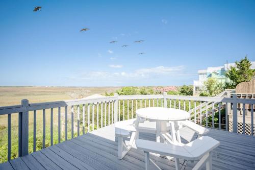 Gambar di galeri bagi Late For The Sky by Oak Island Accommodations di Caswell Beach