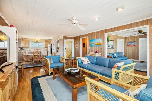 Gambar di galeri bagi Late For The Sky by Oak Island Accommodations di Caswell Beach