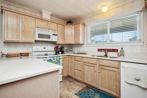 Gambar di galeri bagi Late For The Sky by Oak Island Accommodations di Caswell Beach