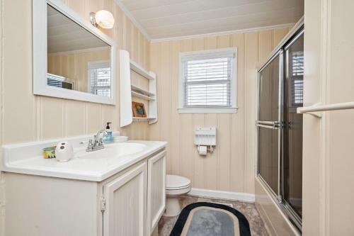 Gambar di galeri bagi Late For The Sky by Oak Island Accommodations di Caswell Beach