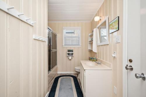 Gambar di galeri bagi Late For The Sky by Oak Island Accommodations di Caswell Beach