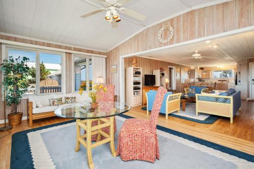 Gambar di galeri bagi Late For The Sky by Oak Island Accommodations di Caswell Beach