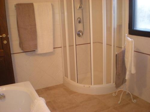 Ένα μπάνιο στο House 10' from the sea, AC, garden, parking, wifi