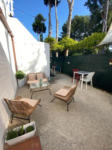 a patio with chairs and a table and a fence at Zimmer Camere in Sirolo