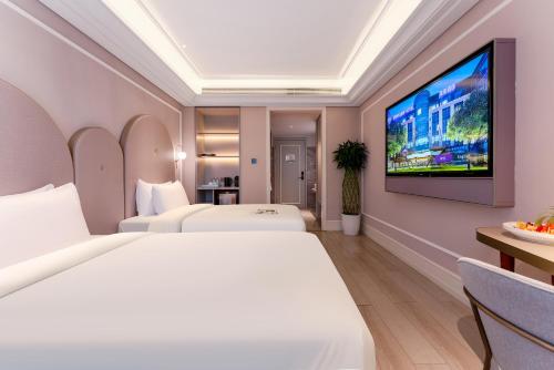 Mercure Shenzhen Nanshanにあるベッド