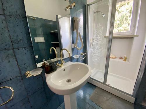 Gallery image of Wonderful Lake View Apartments with Pool with Breakfast GARDASEE in Torri del Benaco