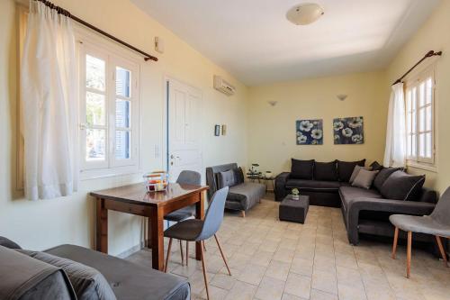 Zona de estar de Seaview Getaway with Pool & Panoramic Views