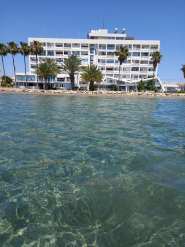 Enjoy Sunrise at Spacious 3BR flat by the Seafront