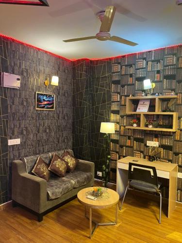 Ruang duduk di Coco Luxury Studio Apartment