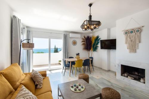 CORAL ISLAND Mediterranean Penthouse WITH LARGE SOLARIUM