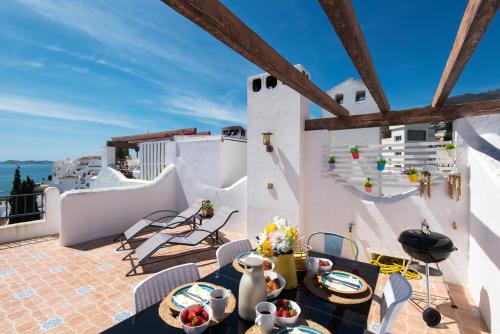 CORAL ISLAND Mediterranean Penthouse WITH LARGE SOLARIUM