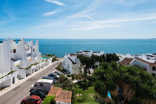 CORAL ISLAND Mediterranean Penthouse WITH LARGE SOLARIUM