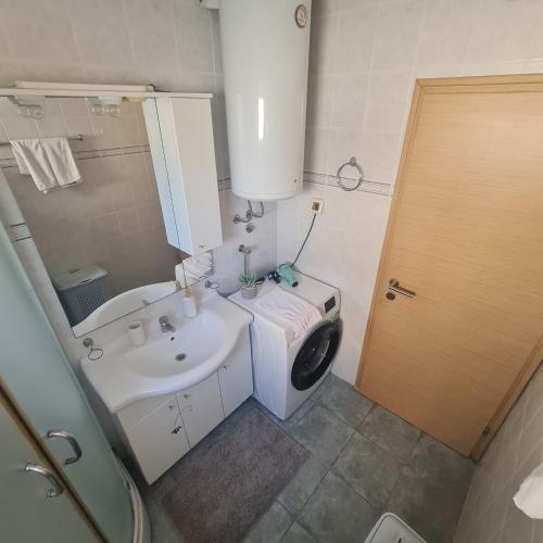 Apartment Elena with free parking and terrace