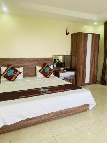 Katil atau katil-katil dalam bilik di Đức Hoàng Hotel Hải Tiến