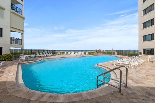 Bazén v ubytování Seaside 2br Condo In New Smyrna Beach, Balcony nebo v jeho okolí