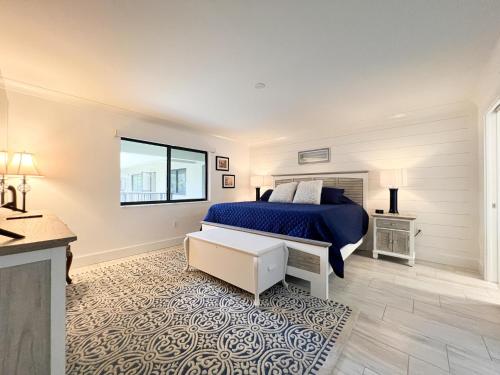 a bedroom with a blue bed and a window at Kings Crown 118 in Sanibel
