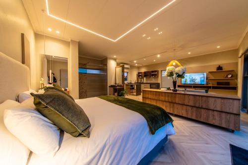 Postel nebo postele na pokoji v ubytování Cottage 1 - Leo Sky Farm