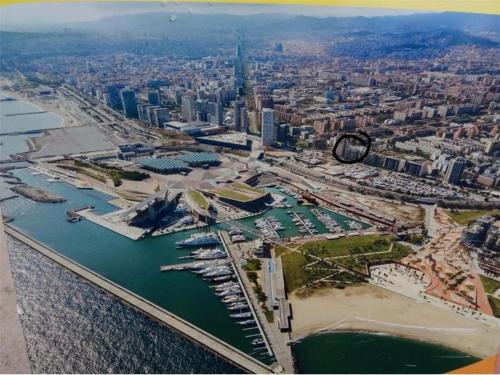 Общий вид на город Барселона или вид на город из апартаментов/квартиры