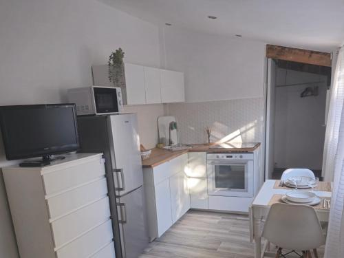 Studio-Valentine climatisée avec piscine chauffée & Spa 2 places