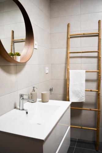 a bathroom with a white sink and a mirror at Royal House AL in Rio Caldo