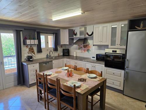 Kuchyň nebo kuchyňský kout v ubytování Diamando's Maisonette