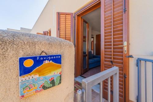 a sign on the side of a wall next to a door at Vista Mare e Castello Favignana in Favignana