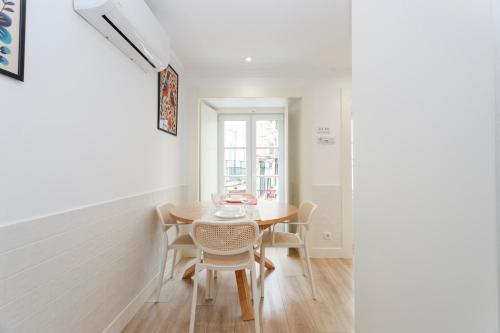 a dining room with a table and chairs at Castle View Suites in Lisbon