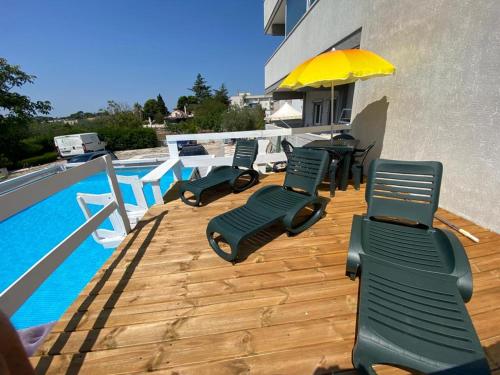 Bazén v ubytovaní Trulli in Martina Franca residence alebo v jeho blízkosti