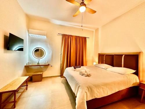 Postel nebo postele na pokoji v ubytování Elli Apartment Ermou 246