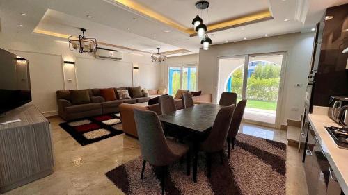 Posezení v ubytování Mountain view Ras Elhikma - 134B Paros Villa -North Coast