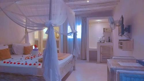 Una cama o camas en una habitación de The Villa Luxury Suites Hotel