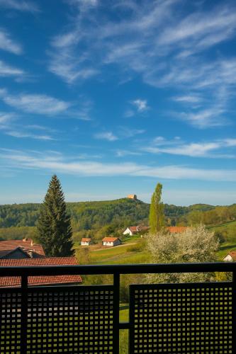 Atemberaubender Riegersburg-Blick & Badeparadies