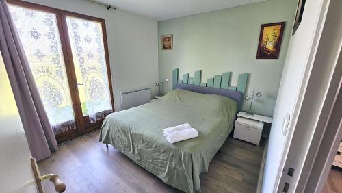 Ένα ή περισσότερα κρεβάτια σε δωμάτιο στο Domaine des Moizons, Le Figuier