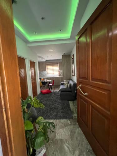 Ruang duduk di Maria's house