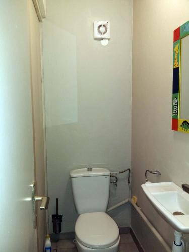 a bathroom with a toilet and a sink at Grand F2, spa, jardin, parking in Schœlcher