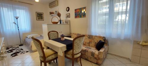 Χώρος καθιστικού στο Studio Apartment Sea