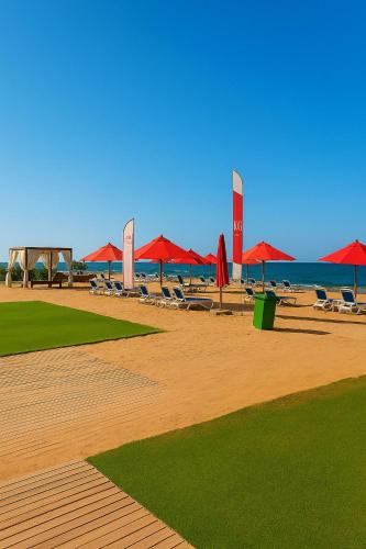 Beachfront Chalet in Porto Said with Pool and Garden