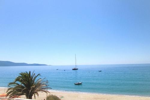 Merveilleux, sur la plage et accès direct à la mer